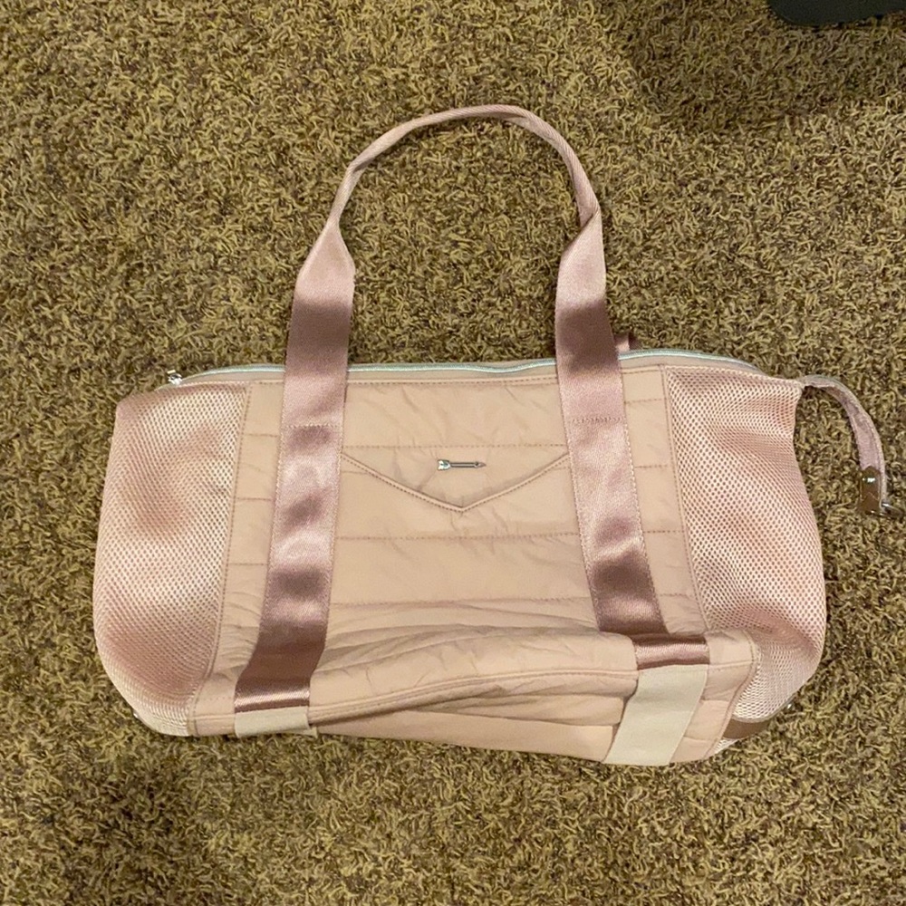 Stella and Dot…brand new…travel bag. With strap!